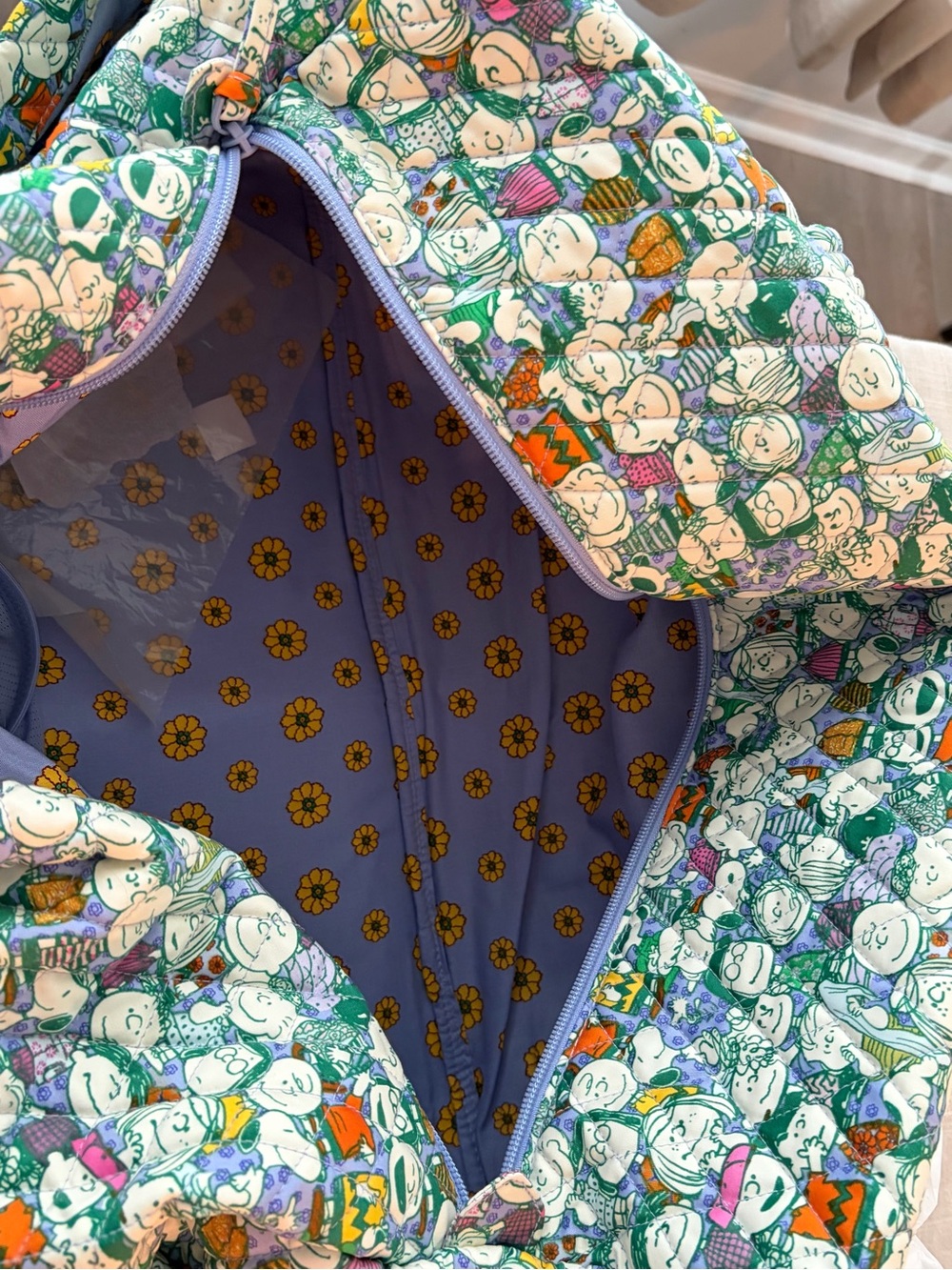 361, NWT Limited Edition Vera Bradley The Peanuts Large Original Duffle Bag. - Picture 9 of 9